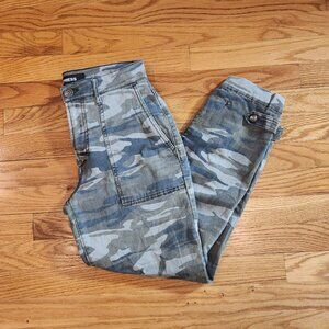 Express camo cropped straight leg high rise joggers size 0